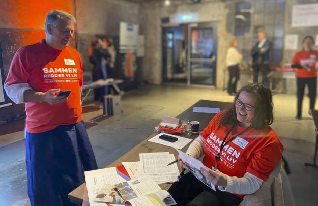 Representatives from Lerøy at a fundraising event in Bergen